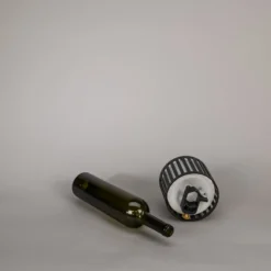 LED-Akku-Tischlampe Bottle, schwarz, Alu, IP54, Dimmer, CCT