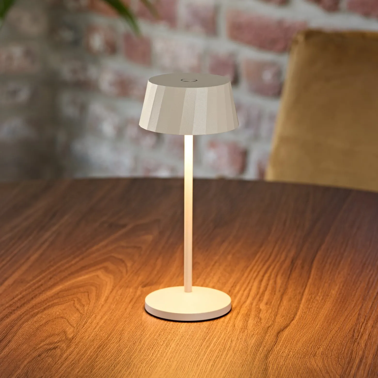 LED-Akku-Tischlampe Facetta, beige, 22 cm, Metall, CCT IP44