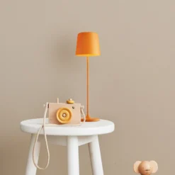 LED-Akku-Tischlampe Kaami, dimmbar orange matt