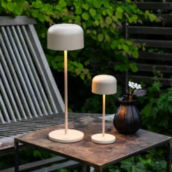 LED-Akku-Tischlampe Lille, Höhe 36 cm, sandfarben, IP54, USB
