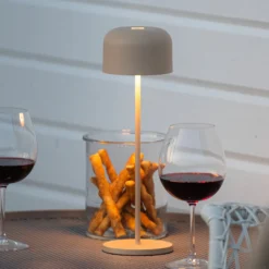 LED-Akku-Tischlampe Lille, Höhe 36 cm, sandfarben, IP54, USB