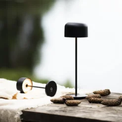 LED-Akku-Tischlampe Lille, Höhe 20 cm, schwarz, IP54, USB