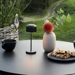 LED-Akku-Tischlampe Lille, Höhe 20 cm, schwarz, IP54, USB