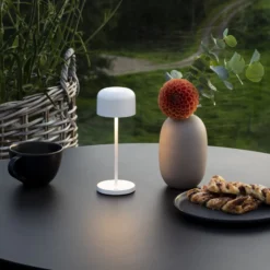 LED-Akku-Tischlampe Lille, Höhe 20 cm, weiß, IP54, USB