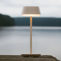 LED-Akku-Tischlampe Lyon, sandfarben, IP54, Dimmer, CCT, RGB