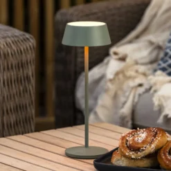 LED-Akku-Tischlampe Menton, grün, Höhe 27 cm, IP54, USB