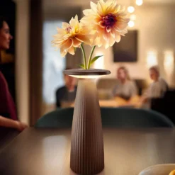 LED-Akku-Tischlampe Nuflair, rostbraun, IP54, dimmbar, 24 cm