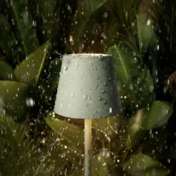 LED-Akkutischlampe Nuindie pocket, salbeigrün, IP54, dimmbar