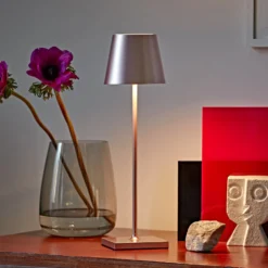 LED-Akkutischlampe Nuindie, USB-C, rosegold, IP54, dimmbar