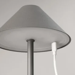 LED-Akku-Tischlampe Prato, sandgrau, Höhe 25 cm Metall, IP54