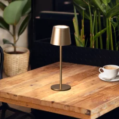 LED-Akku-Tischlampe Roxi, coffeefarben, Metall, IP54, Dimmer