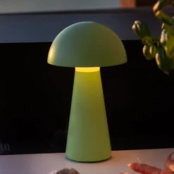 LED-Akku-Tischlampe Sam, grün, Kunststoff, 28 cm, IP54