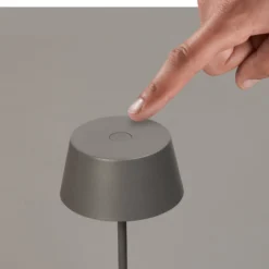 LED-Akku-Tischlampe Sienna Pro, sandgrau, 24 cm, Metall IP54