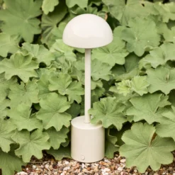 LED-Akku-Tischlampe Taten, sandfarben, Höhe 30 cm, Metall