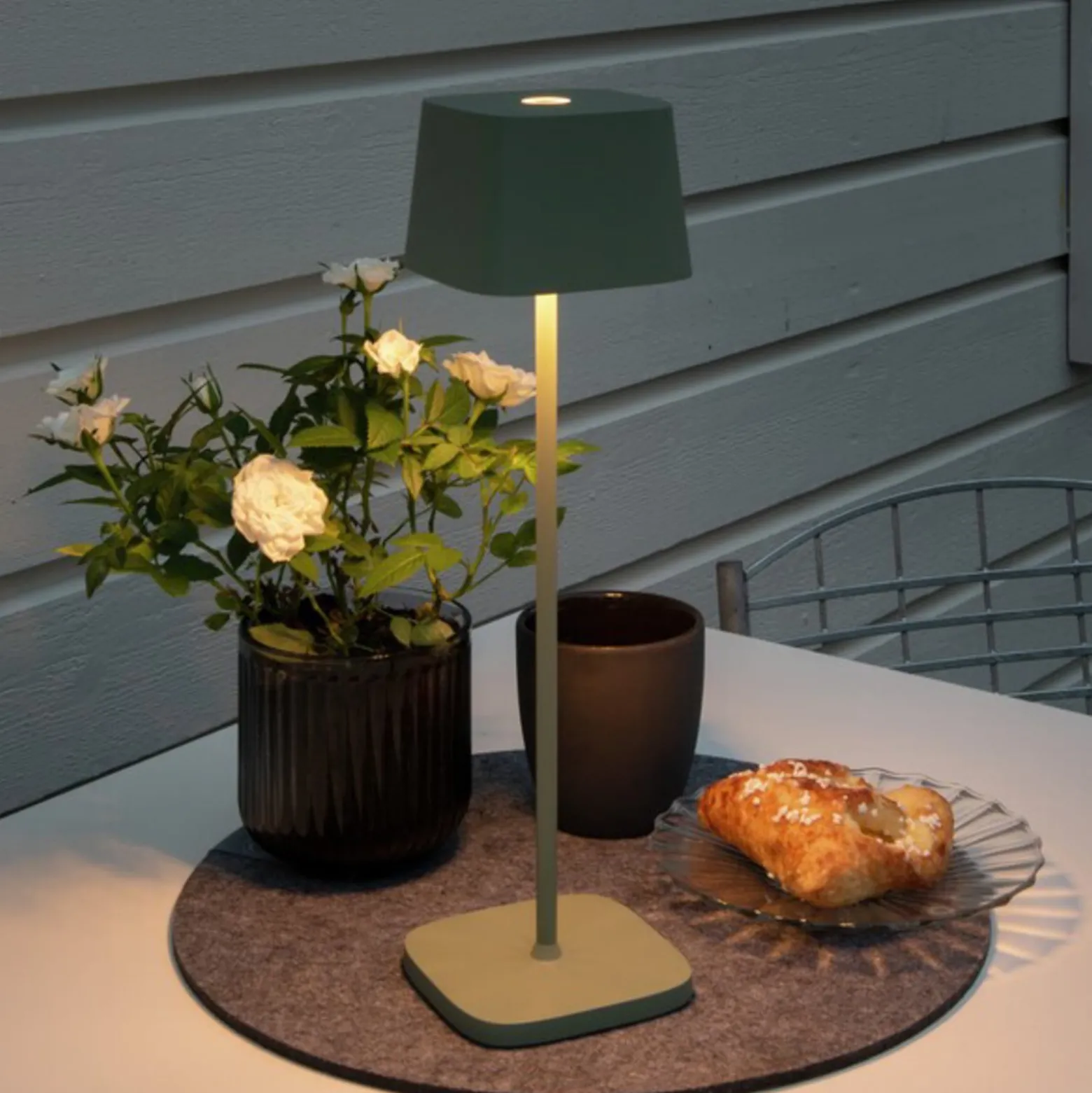 LED-Akku-Tischleuchte Capri, Höhe 36 cm, grün-grau, IP54