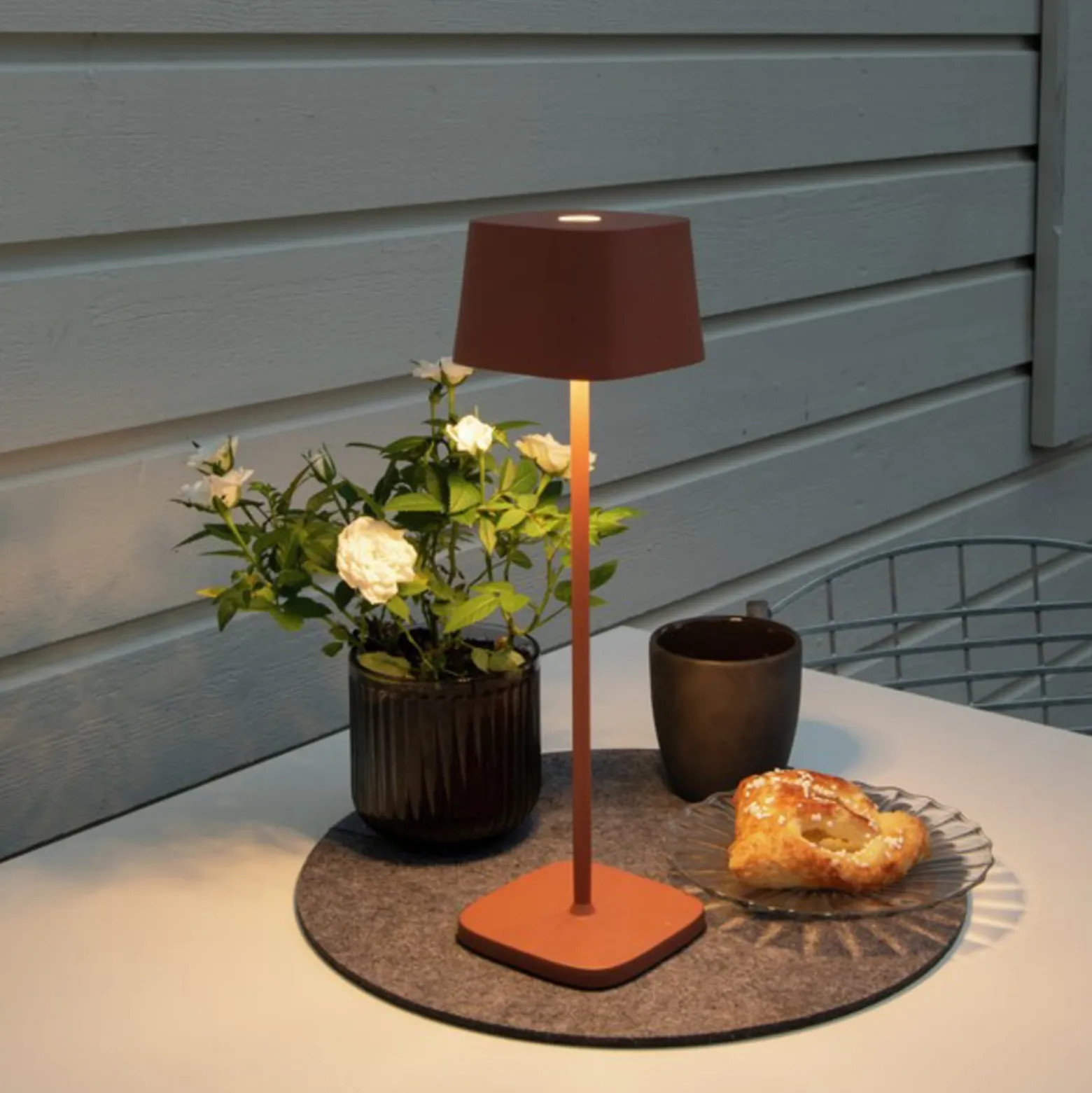 LED-Akku-Tischleuchte Capri, Höhe 36 cm, terrakotta, IP54