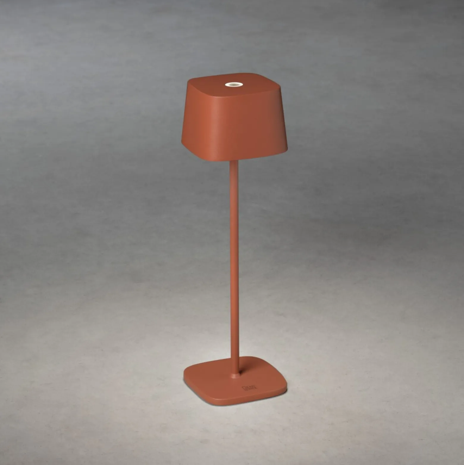 LED-Akku-Tischleuchte Capri, Höhe 36 cm, terrakotta, IP54