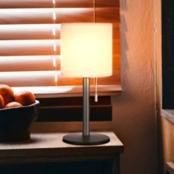 LED-Akku-Tischleuchte Lesina mit Zugschalter