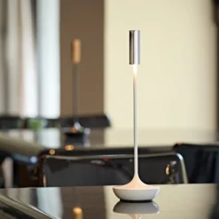 LED-Akkutischleuchte Nucandle, weiß/silber, IP54, dimmbar