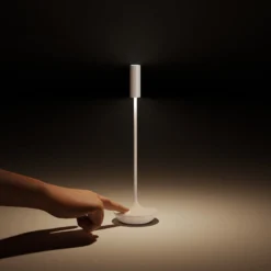 LED-Akkutischleuchte Nucandle, weiß/silber, IP54, dimmbar