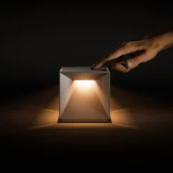 LED-Akku-Tischleuchte Nutalis, dünenbeige, IP54, dimmbar