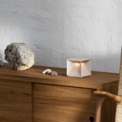 LED-Akku-Tischleuchte Nutalis, dünenbeige, IP54, dimmbar
