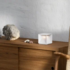 LED-Akku-Tischleuchte Nutalis, schneeweiß, IP54, dimmbar