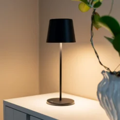 LED-Akku-Tischleuchte Vence, Höhe 32 cm, schwarz, IP54, USB