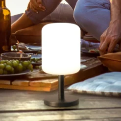 LED-Akkutischleuchte Volterra Pro, IP54, RGBW, Fernbedienung