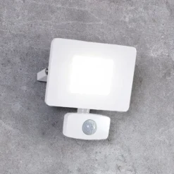 LED-Außenstrahler Faedo 3 mit Sensor, weiß, 20W