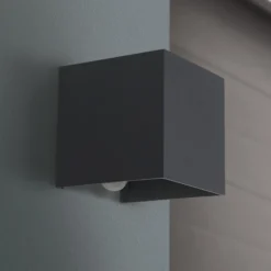 LED-Außenwandleuchte Cube-S, anthrazit, Metall, Sensor