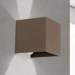 LED-Außenwandleuchte Cube-S, corten, Metall, Sensor
