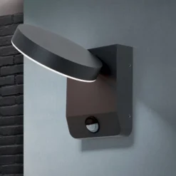 LED-Außenwandleuchte Hendryk mit Sensor, schwarz