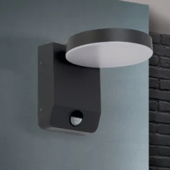 LED-Außenwandleuchte Hendryk mit Sensor, schwarz