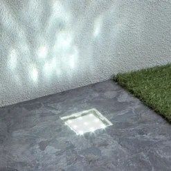 LED-Bodeneinbauleuchte Walkover, IP68 8x8cm