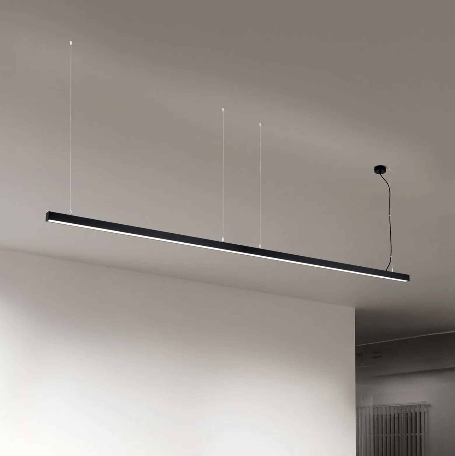 LED-Deckenleuchte Bounce, schwarz, Länge 113 cm, CCT, Alu