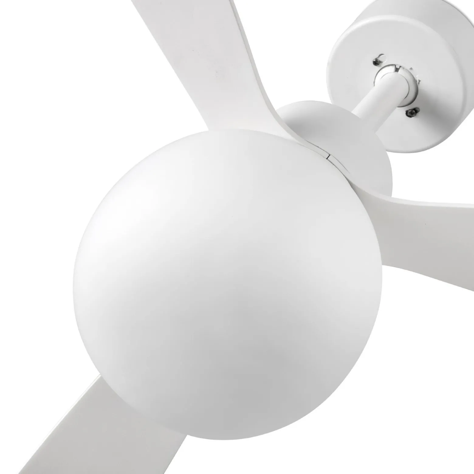 LED-Deckenventilator Amelia Ball L, weiß, DC, leise, 132 cm