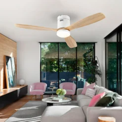 LED-Deckenventilator Siroco, weiß/holz hell Ø 132 cm, leise