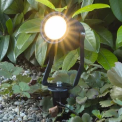 LED-Erdspießstrahler Pasas schwenkbar