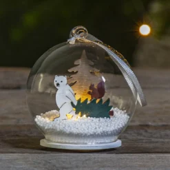 LED-Glaskugel Forest Friends Eisbär mit Baum