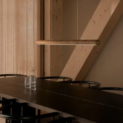 LED-Hängeleuchte Akeno, Holz, Metall, dimmbar, 3.000 K