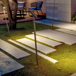 LEDS-C4 LED-Erdspießstrahler Juncus, braun, 3.000 K