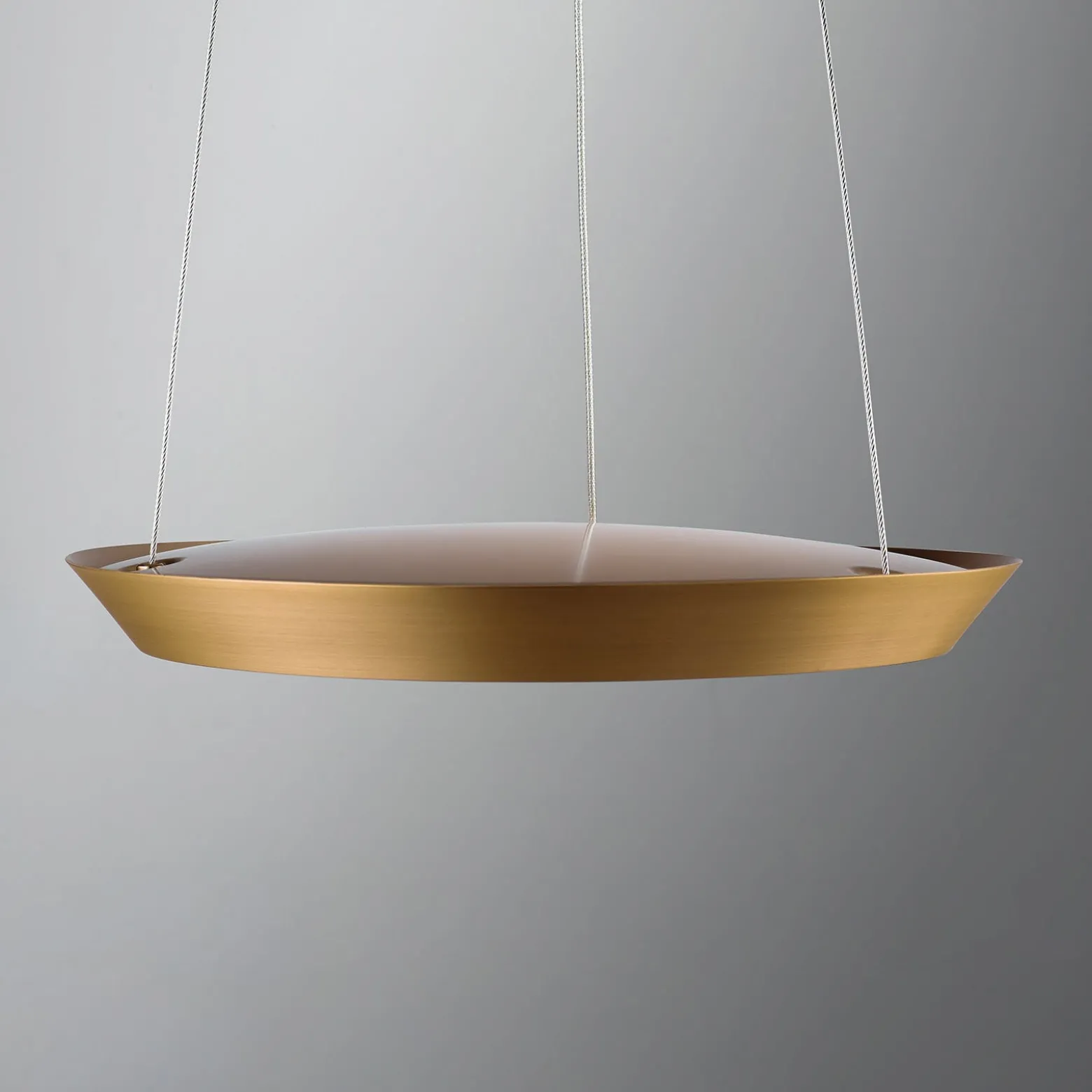 LEDS-C4 Saturn LED-Hängelampe messing satin Ø 60cm