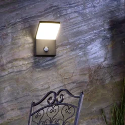LED-Sensor-Außenwandleuchte Tucanae, grau, Höhe 22 cm, IP54