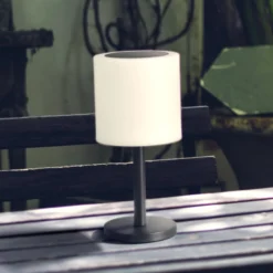 LED-Solar-Außentischleuchte Milano Pro, RGBW, Fernbedienung