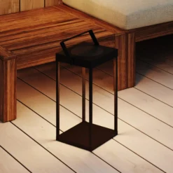 LED-Solarlaterne Pure, schwarz, USB, Metall, Höhe 42 cm