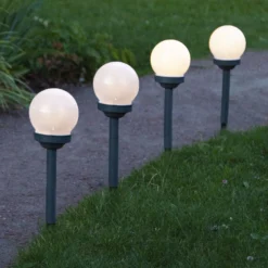 LED-Solarsockelleuchte Globus im 4er-Set