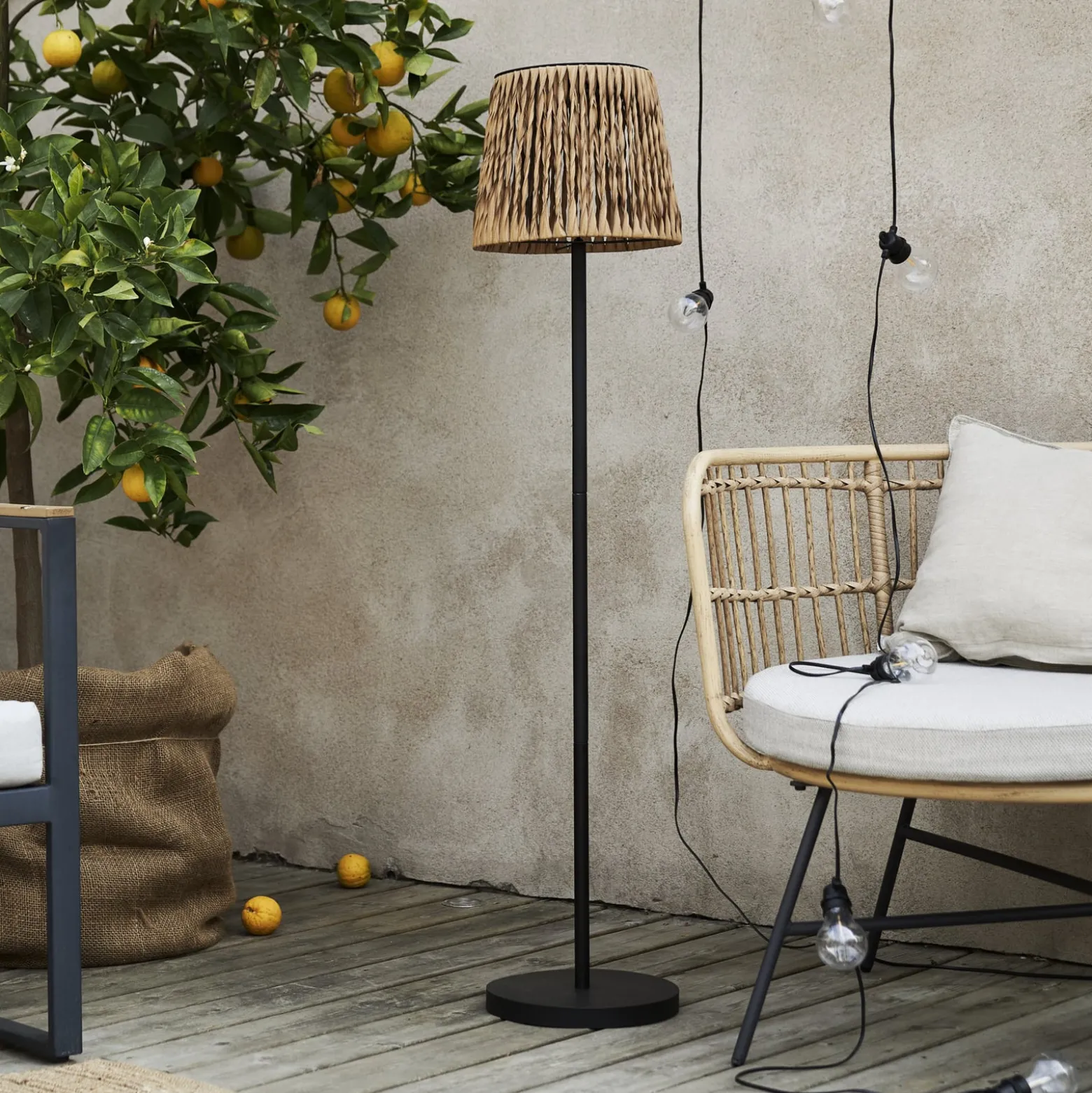 LED-Solar-Stehlampe Cesta 127cm braun/schwarz Plastik/Metall