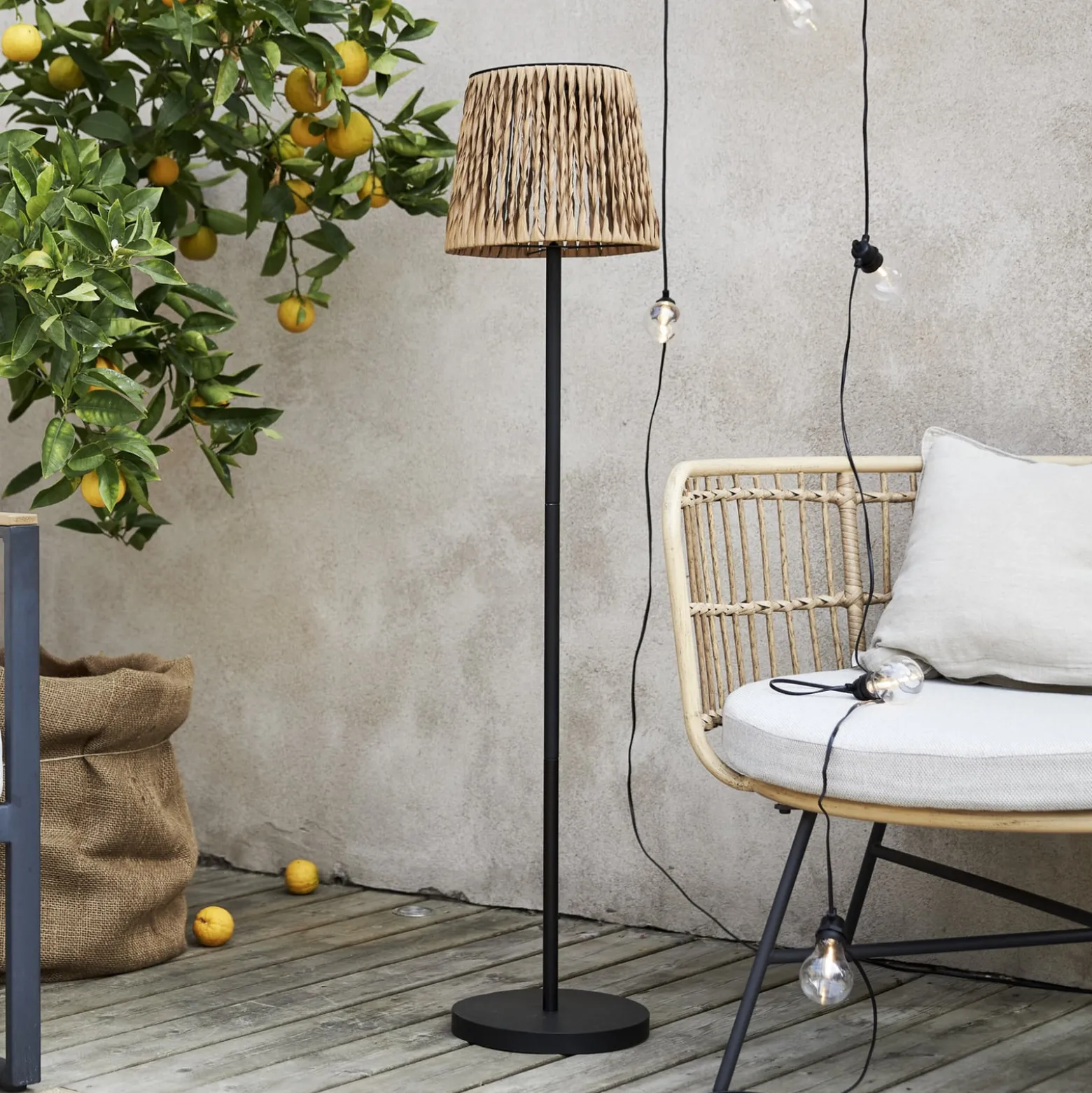 LED-Solar-Stehlampe Cesta 127cm braun/schwarz Plastik/Metall