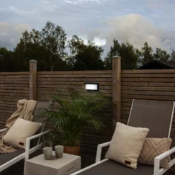 LED-Solarwandleuchte Valla mit Bewegungssensor